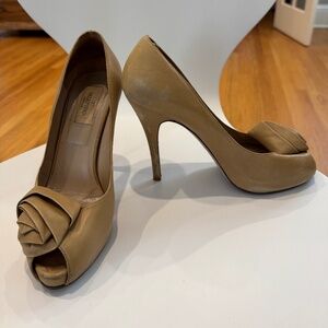Valentino Garavani peep toe Pump